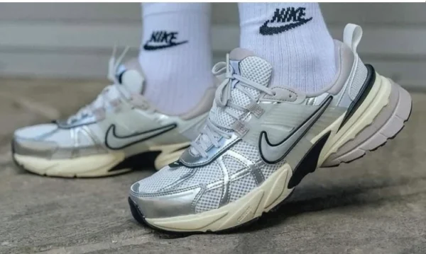 ست زن و مرد کتونی ویتنامی نایک کشلون وارداتی ویتنام Nike wmns V2k Run