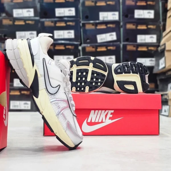 ست زن و مرد کتونی ویتنامی نایک کشلون وارداتی ویتنام Nike wmns V2k Run