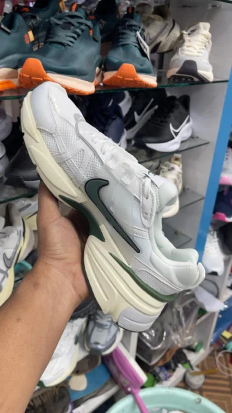 ست زن و مرد کتونی ویتنامی نایک کشلون وارداتی ویتنام Nike wmns V2k Run