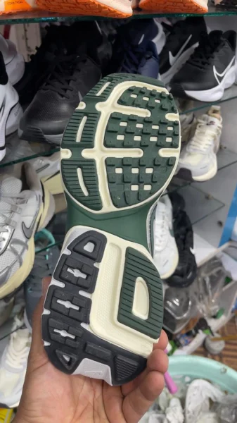 ست زن و مرد کتونی ویتنامی نایک کشلون وارداتی ویتنام Nike wmns V2k Run