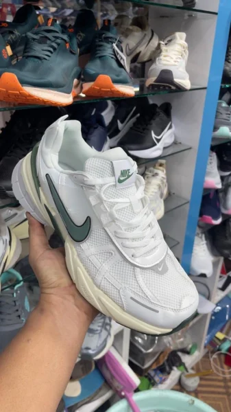 ست زن و مرد کتونی ویتنامی نایک کشلون وارداتی ویتنام Nike wmns V2k Run