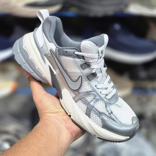 کتونی ویتنامی نایک کشلون وارداتی ویتنام باجعبه Nike V2k Run سایز بندی کامل 40 تا 45