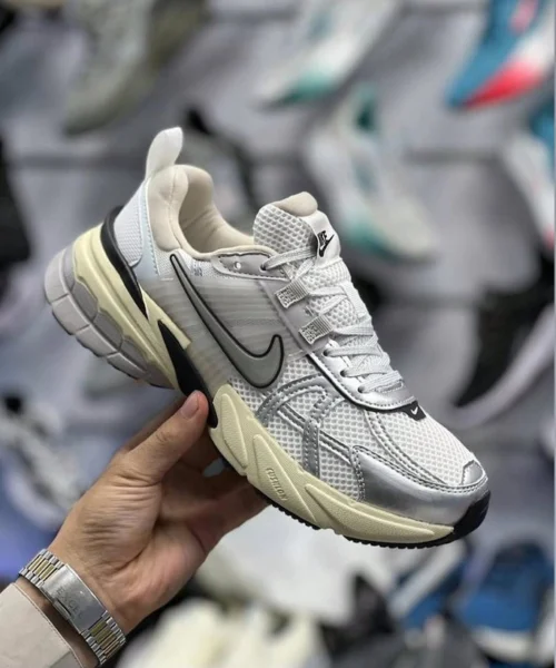 کتونی نایک کشلون ست زن و مرد باجعبه Nike V2k Run سایز بندی کامل 38 تا 45