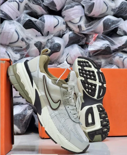 کتونی نایک کشلون زنانه باجعبه Nike V2k Run سایز بندی 37 تا 40