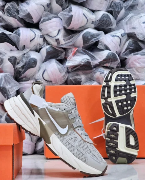 کتونی نایک کشلون زنانه باجعبه Nike V2k Run سایز بندی 37 تا 40