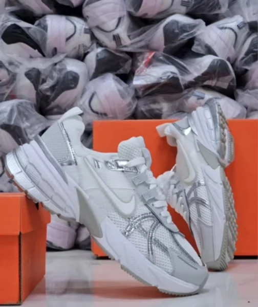 کتونی نایک کشلون زنانه باجعبه Nike V2k Run سایز بندی 37 تا 40