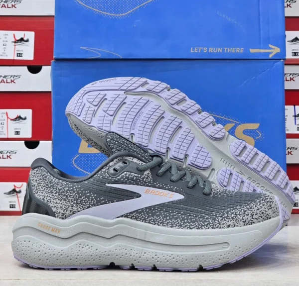 کتونی رانینگ و پیاده روی بروکس مدل Brooks ghost max 2