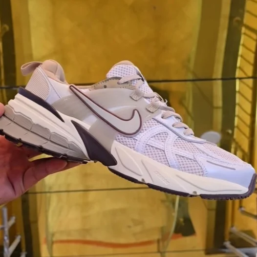 کتونی نایک کشلون وی تو کی ست زن و مرد باجعبه Nike V2k Run سایز بندی کامل ۳۸ تا ۴۵