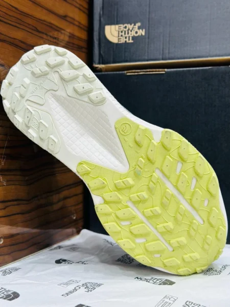 کتونی ویتنامی نورث فیس .( طوسی )وارداتی ویتنام سایز ۴۰ تا ۴۵ . north face Altamesa 500