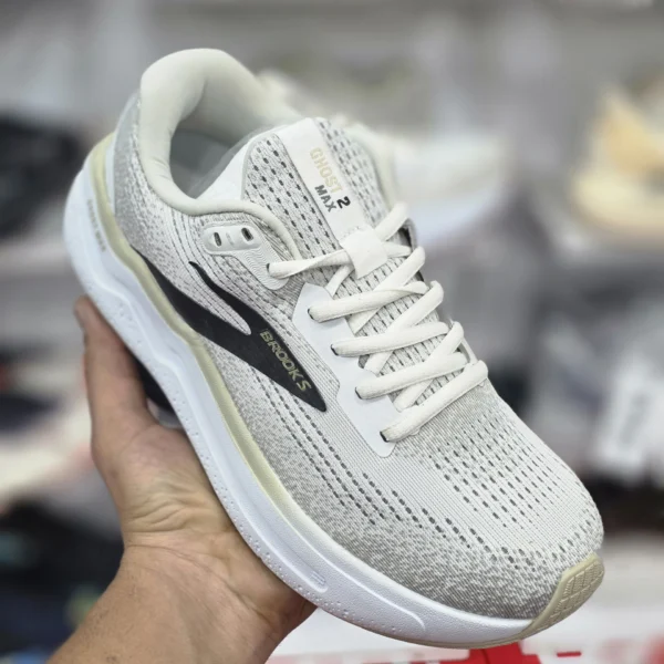 کتونی رانینگ و پیاده‌روی بروکس گاست مکس Brooks Ghost Max اصل ویتنام