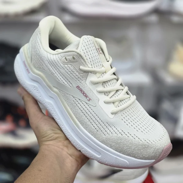 کتونی رانینگ و پیاده‌روی بروکس گاست مکس Brooks Ghost Max وارداتی ویتنام