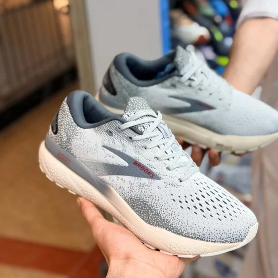 کتونی رانینگ و پیاده‌روی بروکس گاست ۱۶ Brooks Ghost 16 اصل ویتنام
