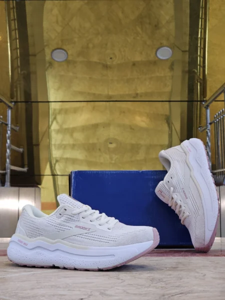 کتونی رانینگ و پیاده روی بروکس گاست مکس ۲ Brooks Ghost Max 2 ساخت ویتنام