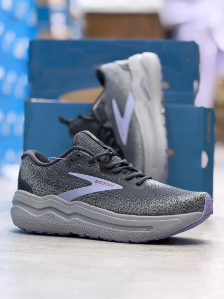 کتونی رانینگ و پیاده روی بروکس گاست مکس ۲ Brooks Ghost Max 2 ساخت ویتنام