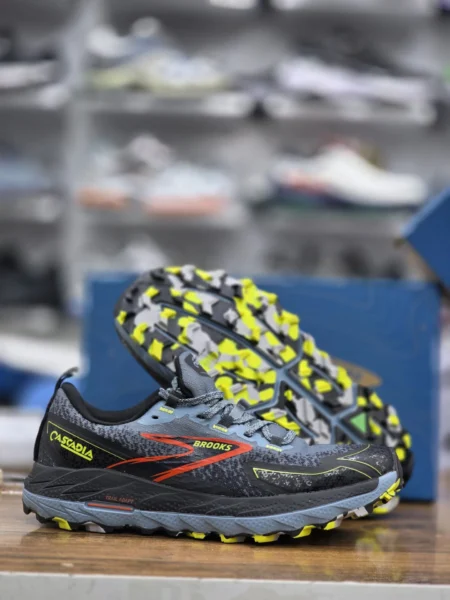 کتونی بروکس کاسکادیا 18 مسترکوالیتی سایز 40 تا 45 ساخت ویتنام Brooks Cascadia 18