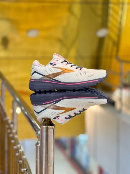 کتونی بروکس گاست ۱۵ Brooks Ghost 15 ساخت ویتنام
