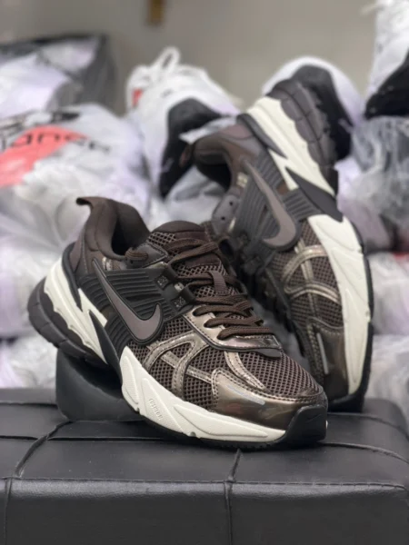 کتونی نایک V2K ران Nike V2K Run ساخت ویتنام سایز ۴۰ تا ۴۵