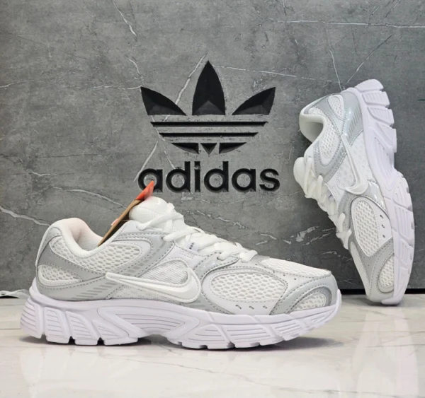 كتونی مسترکوالیتی نایک وى فايو کیNike V5K Run سایزبندی۳۷ الی ۴۵ ساخت ویتنام ضمانت اصالت كالا