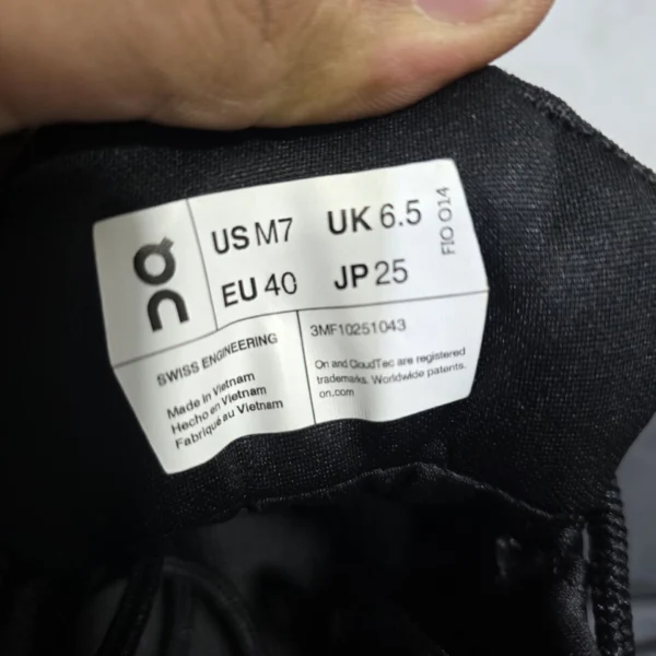 کفش آن رانینگ کلادراک لو ضدآب On Running Cloudrock Low Waterproof ساخت ویتنام سایز ۴۰