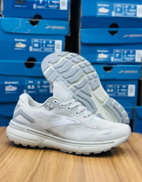 کتونی بروکس گاست ۱۵ مسترکوالیتی سایز ۳۶ تا ۴۵ ساخت ویتنام Brooks Ghost 15