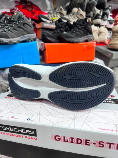 کتونی اسکیچرز مکس کوشن Skechers Max Cushioning زنانه سرمهای