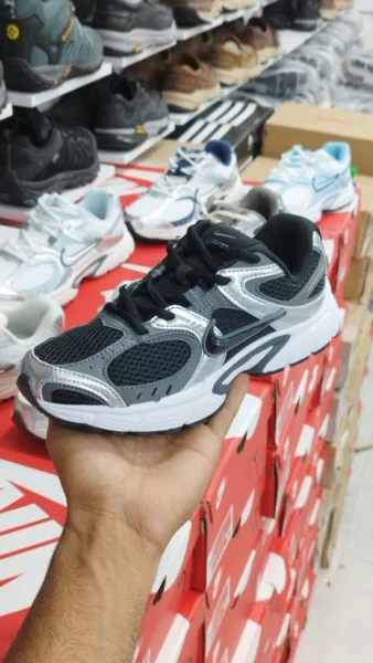 کتونی مسترکوالیتی نایک V5 RNR سایز 37 الی 45 Nike V5 RNR