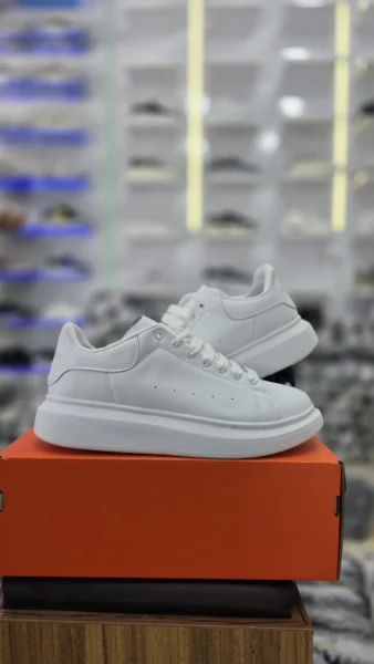 کتونی اسپرت الکساندر مک‌کوئین مسترکوالیتی سایز ۴۰ الی 45 ساخت ویتنام Alexander McQueen