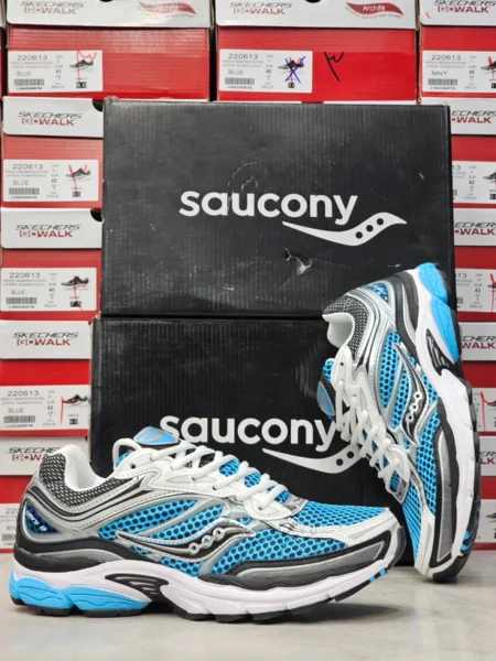 کتونی ساکونی Saucony ProGrid Omni 9 آبی و نقره‌ای