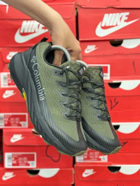 کتونی طبیعت‌گردی کلمبیا با زیره ویبرام سایز ۴۰ الی ۴۵ ساخت ویتنام Columbia OutDry Vibram