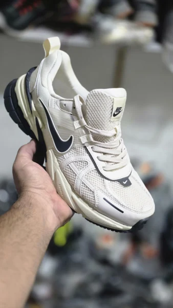 کتونی نایک وی تو کی سایز ۴۴ ساخت ویتنام Nike V2k Run