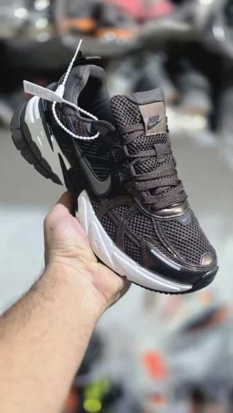 کتونی نایک وی تو کی سایز 39 ساخت ویتنام Nike V2k Run