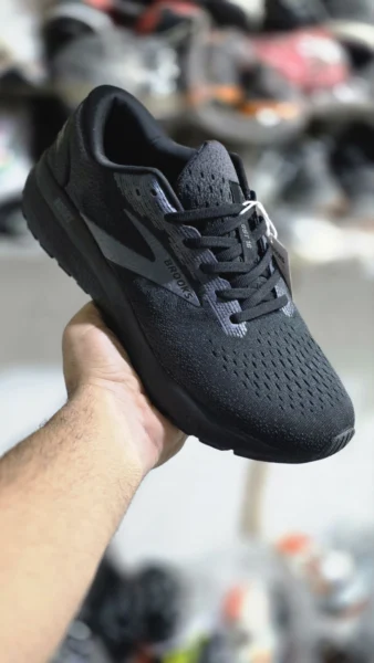 کتونی بروکس گاست ۱۶ مشکی مسترکوالیتی سایز 46 ساخت ویتنام Brooks Ghost 16
