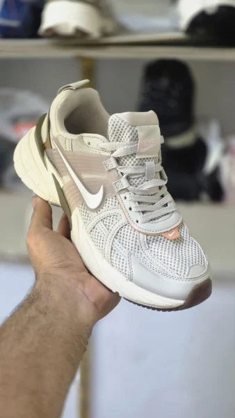 کتونی نایک وی تو کی سایز 40 ساخت ویتنام Nike V2k Run
