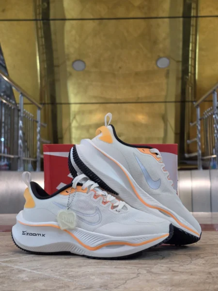کتونی نایک زوم ایکس لبخندی سایز ۳۷ الی ۴۰ ساخت ویتنام Nike ZoomX Vietnam