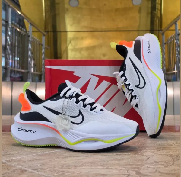 کتونی نایک زوم ایکس لبخندی سایز ۴۰ الی ۴۵ ساخت ویتنام Nike ZoomX Vietnam