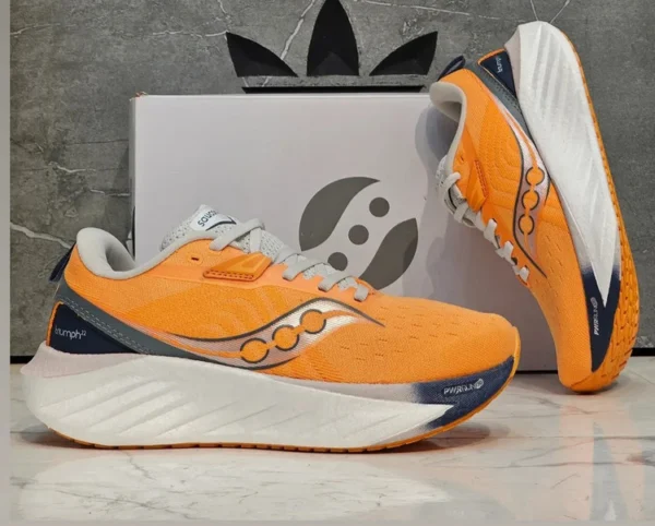 کتونی ساکونی تریامف ۲۲ مسترکوالیتی سایز ۳۶ الی ۴۵ ساخت ویتنام Saucony Triumph 22