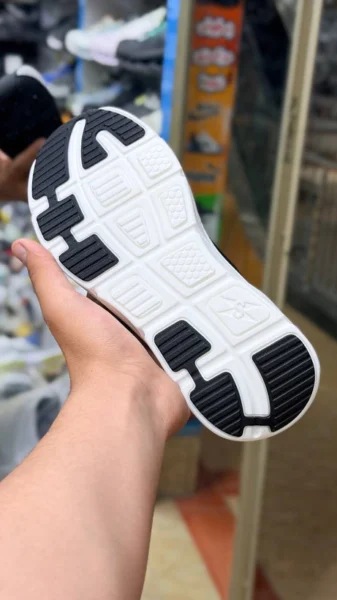 کتونی اسکیچرز مکس کوشن Skechers Max Cushioning مشکی سایز 37 تا 40 ساخت ویتنام