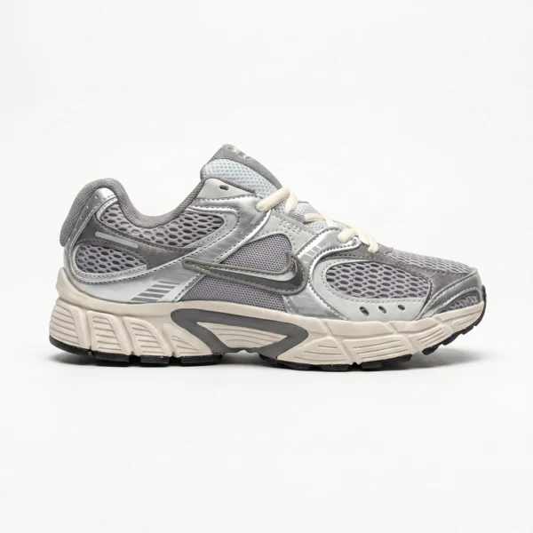 کفش نایک وی فایو آر ان آر نقره‌ای طوسی زیره کرم Nike V5 RNR Cement Grey HJ5228-003