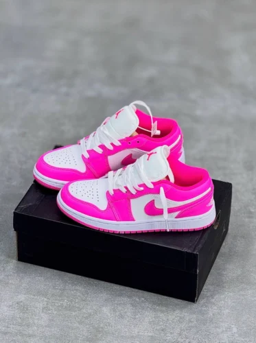 کفش کتونی دخترانه نایک ایر جردن 1 صورتی آتشی جیغ Nike Air Jordan 1 Low Fire Pink