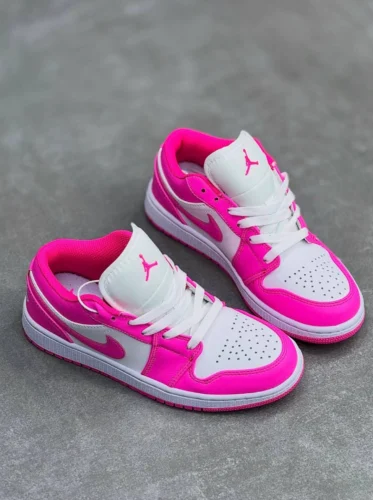 کفش کتونی دخترانه نایک ایر جردن 1 صورتی آتشی جیغ Nike Air Jordan 1 Low Fire Pink