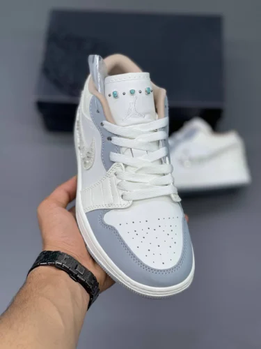 کفش کتونی نایک ایر جردن 1 لو سیل سافت پیرلس Nike Air Jordan 1 Low Sail Soft Pearls