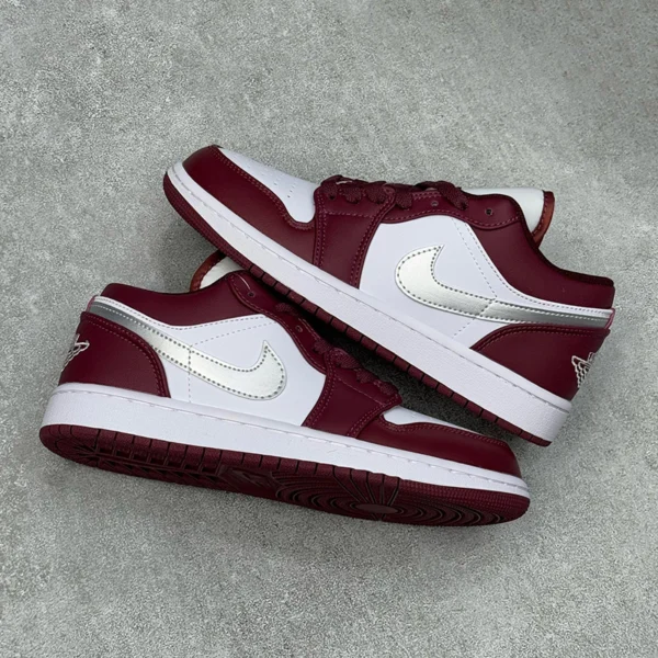 کفش نایک جردن وان لو سفید زرشکی Jordan 1 Low White Bordeaux