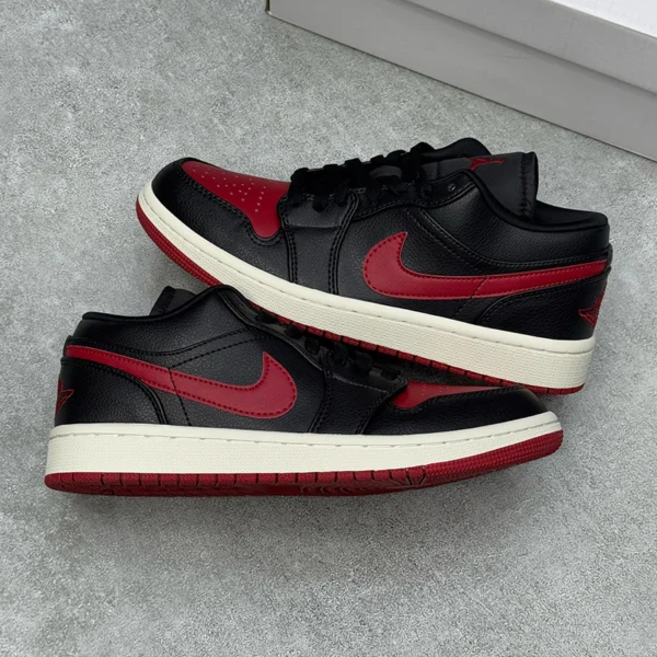 کفش نایک جردن وان لو مشکی قرمز زنانه Jordan 1 Low Bred Sail DC0774-061