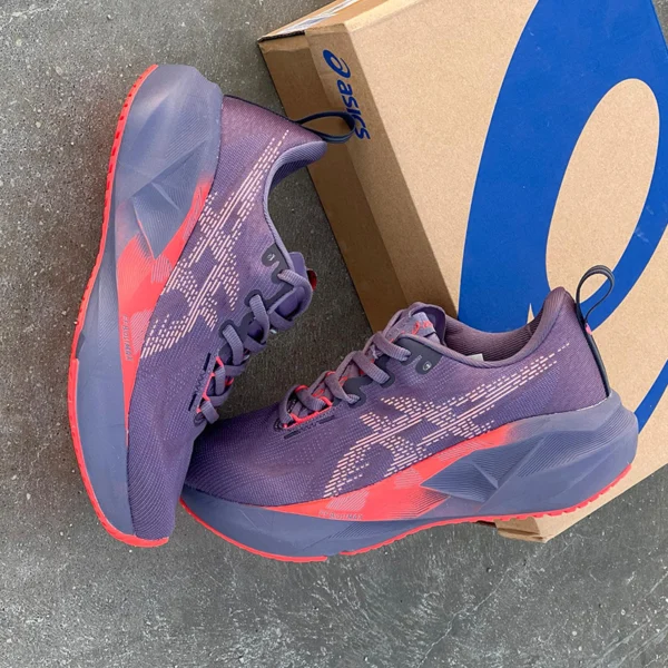 کفش رانینگ اسیکس نوابلاست 5 بنفش و مرجانی ASICS Novablast 5 Greyish Purple Coral Reef