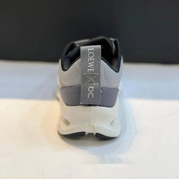 کتونی آن رانینگ کلودتیلت لووه خاکستری سفید On Running Cloudtilt 2 LOEWE Grey