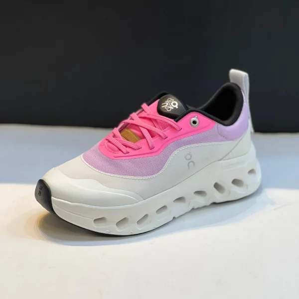 کتونی آن رانینگ کلودتیلت سفید بنفش صورتی On Running Cloudtilt 2 LOEWE Pink White