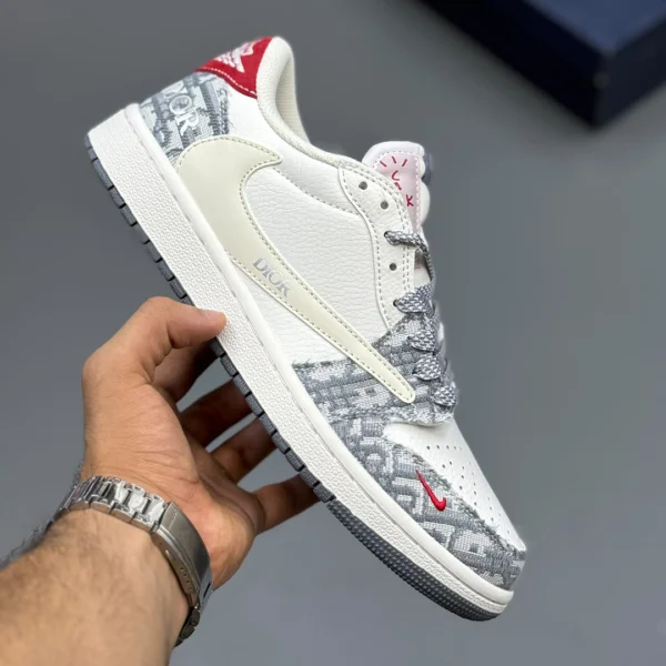 کتونی جردن ۱ لو تراویس اسکات دیور سفید خاکستری قرمز Travis Scott x Dior Air Jordan 1 Low