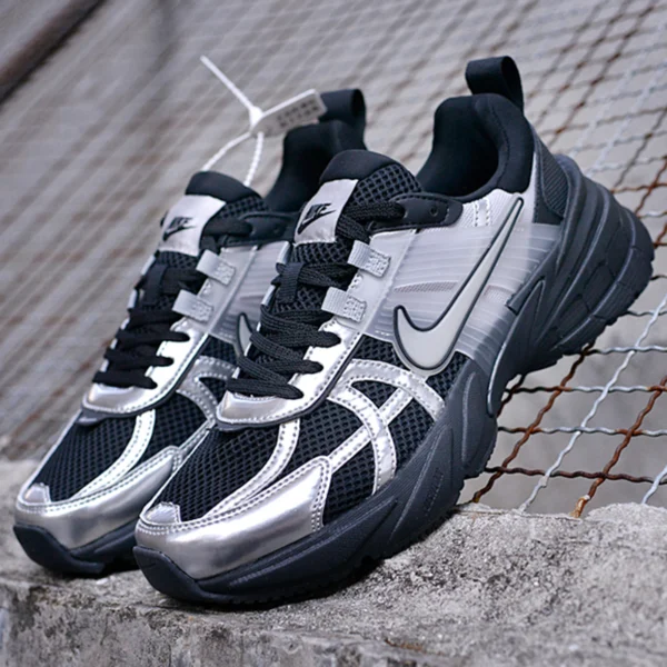 کفش نایک وی تو کی ران مشکی سیلور متالیک Nike V2K Run