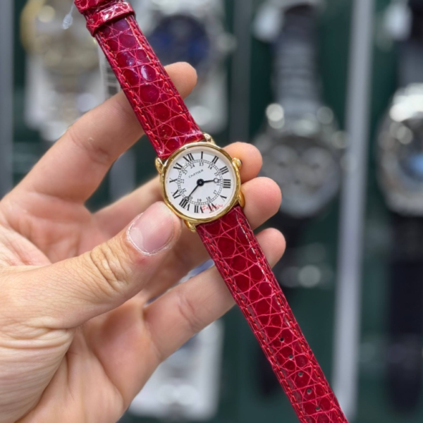ساعت مچی کارتیر با موتور سوئیسی Cartier Watch(قاب طلایی، بند چرمی قرمز)