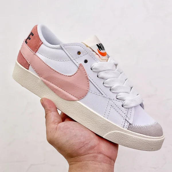کفش نایک بلیزر لو 77 جامبو سفید صورتی آکسفورد Nike Blazer Low 77 Jumbo DQ1470-102
